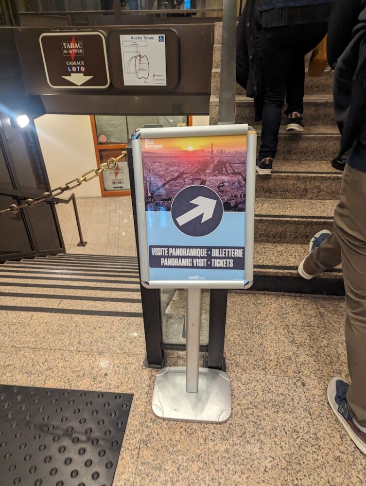 Signs on the first floor that lead to the panorama point