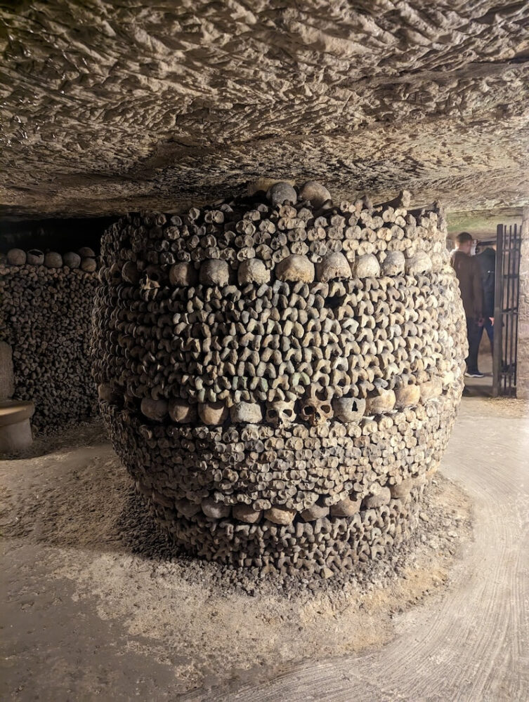 An interesting cylinder structure of all sorts of bones in the Paris catacombs