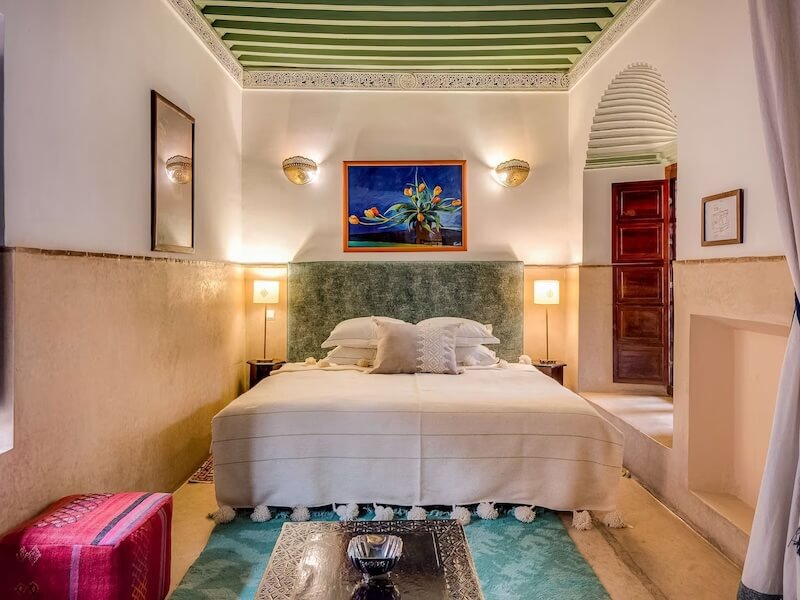 Beautiful suite room in Marrakech riad with a painting of oranges