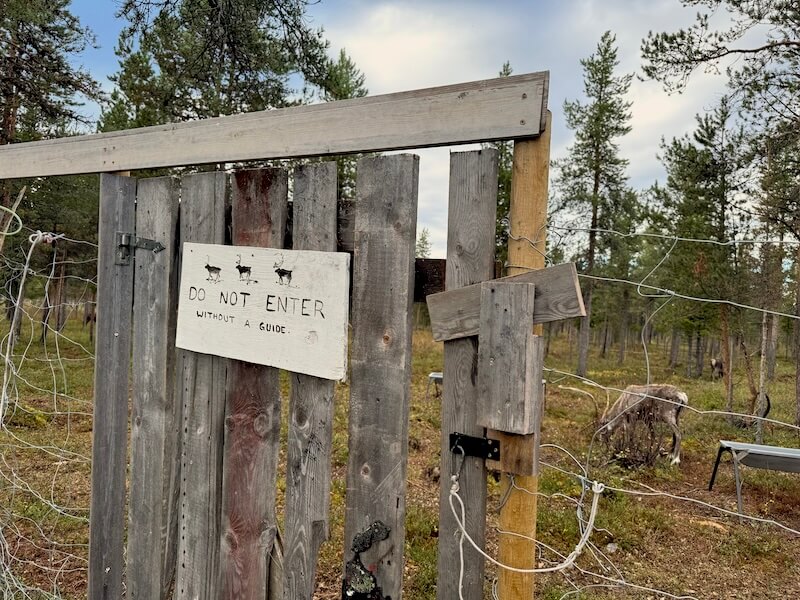 Sign to enter the reindeer corral with a guide only