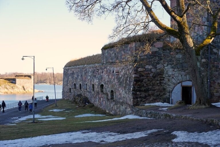 How to Easily Visit Suomenlinna: Your No-Fuss Guide