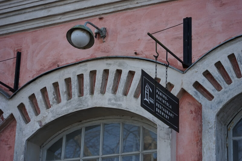 The pink building that houses the restaurant and brewery on Suomenlinna