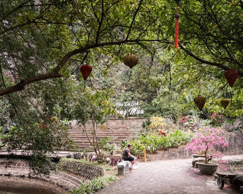 View walking around Hang Mua area