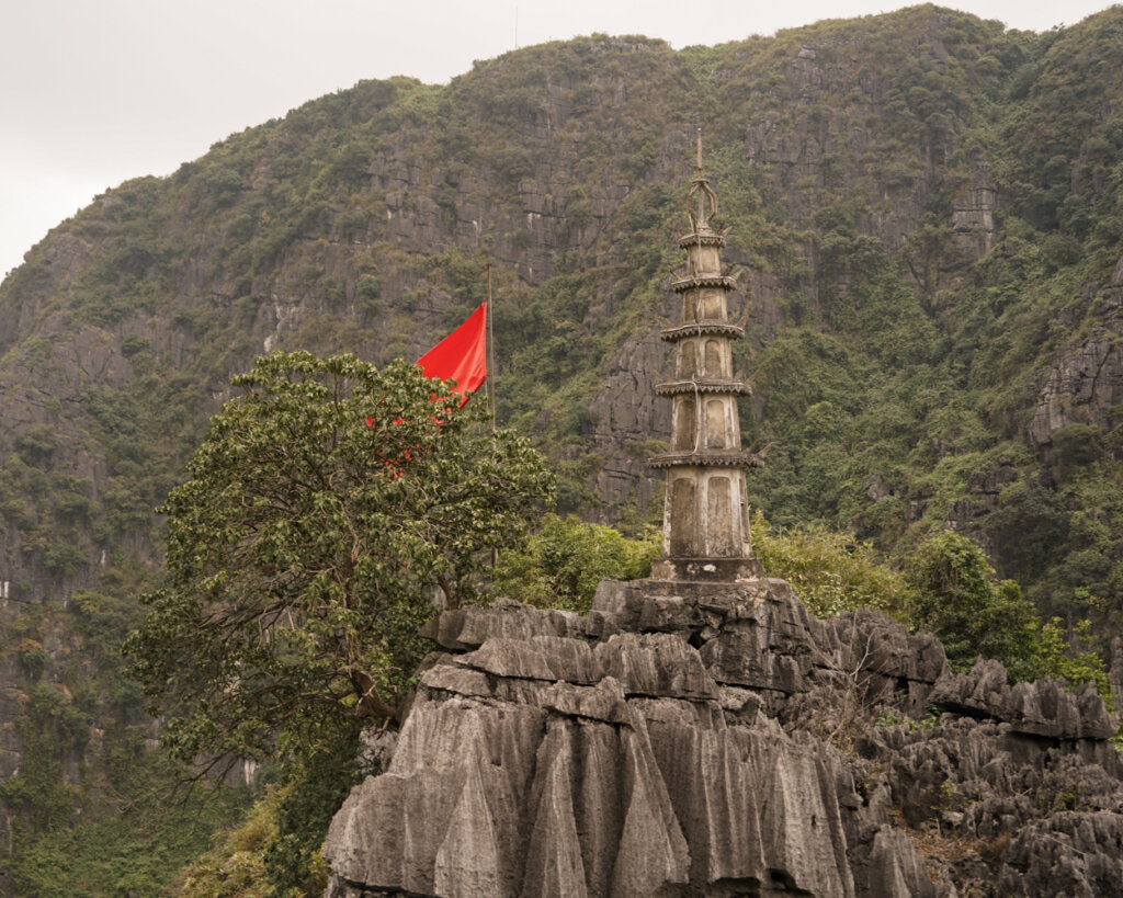 Viewpoint of the second pagoda from the other side of the Ngoa Long mountain
