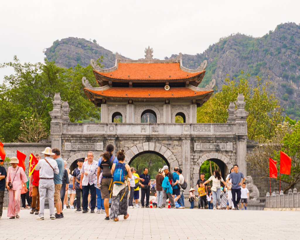 Gate to the entrance of Hoa Lu