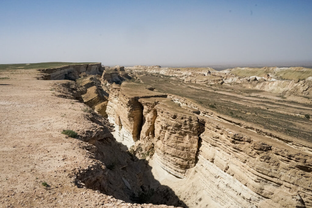The canyon that you can see when you cross the Aralkum Desert