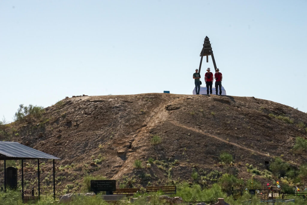 Mound that is slightly higher than the rest of the necropolis