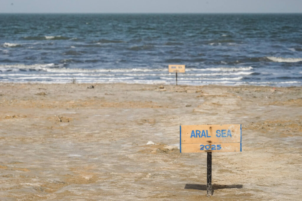 Aral Sea sea evaporation and dissipation can be seen as through these two visible markers showing the difference between 2025 and 2026