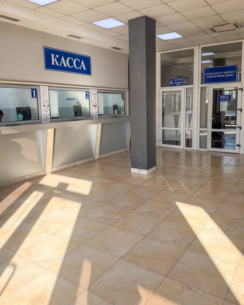 No line at the kassa / place where you buy bus tickets. This is inside the main building