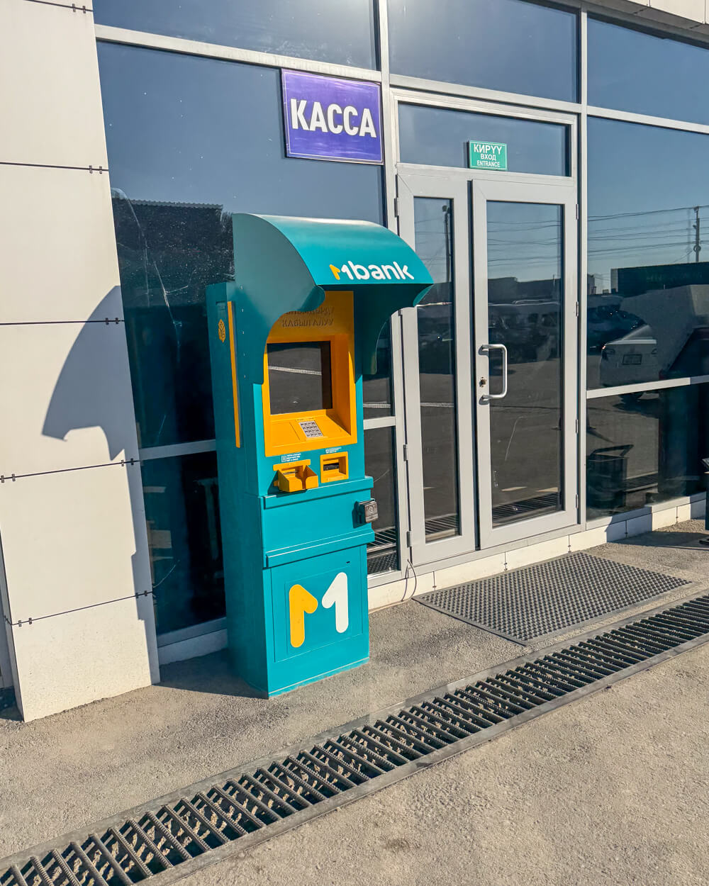 Cash machine outside the Kassa 