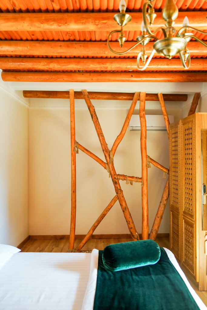 The interesting beams of the architecture in the hotel