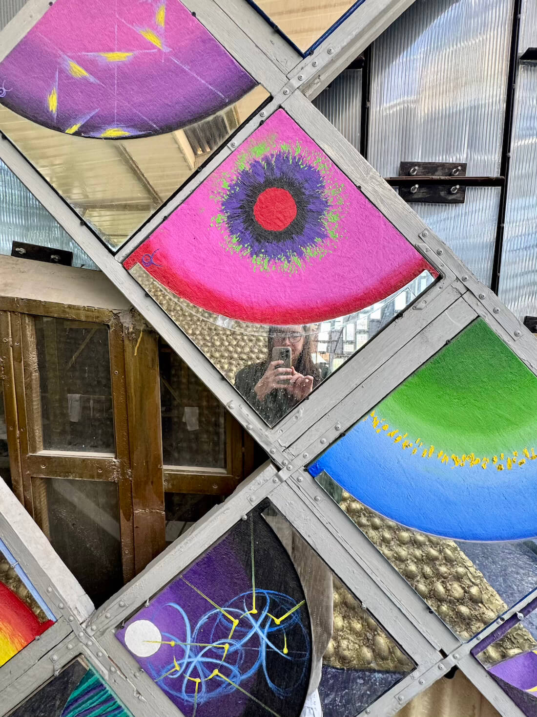 Mirror pieces with geometrical designs